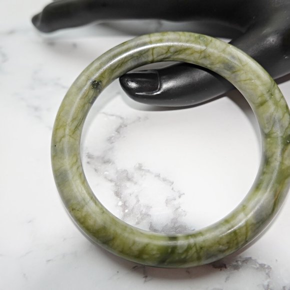 Chinese Green Jade Bangle - Picture 1 of 2